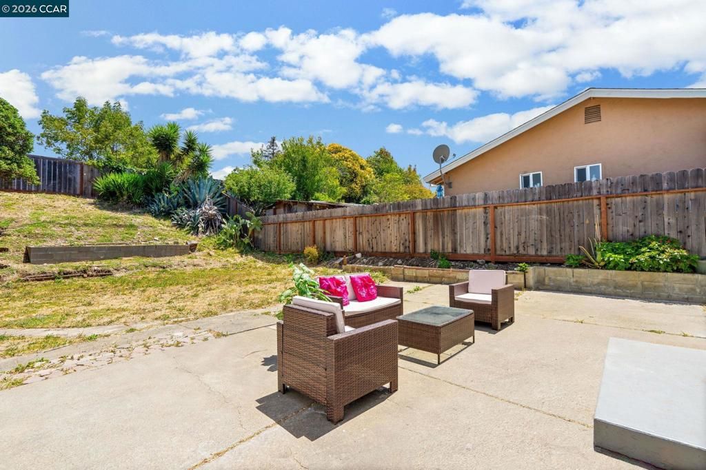Image 36 of property listing at 698 Mini Dr, Vallejo, CA 94589