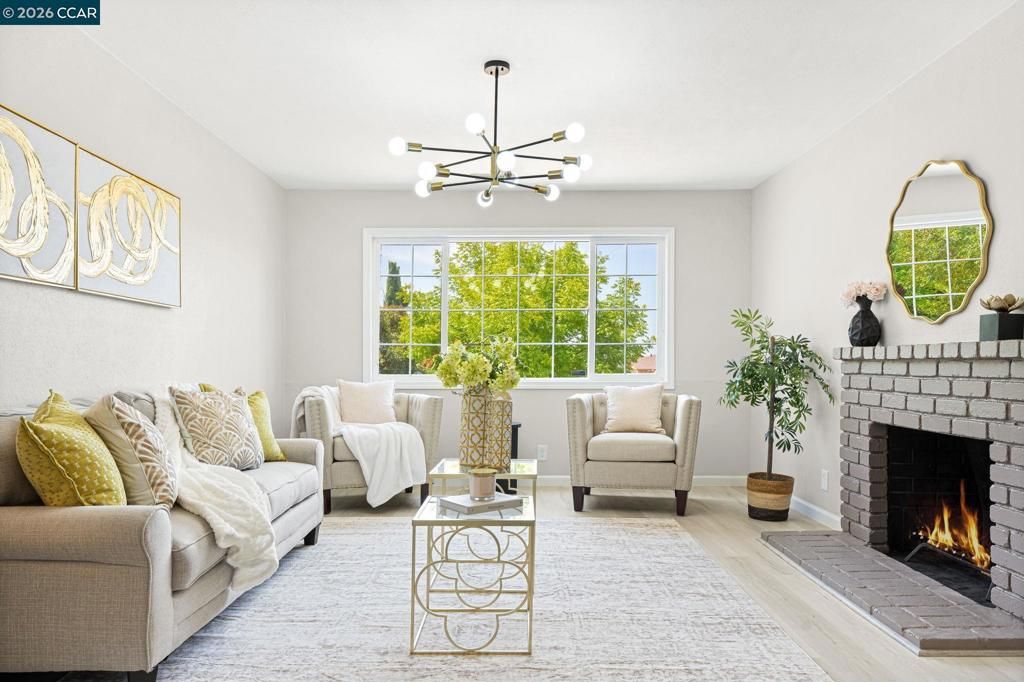 Image 9 of property listing at 698 Mini Dr, Vallejo, CA 94589