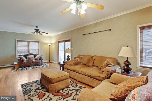 512 W W MAIN STREET ST, Waynesboro, PA 17268