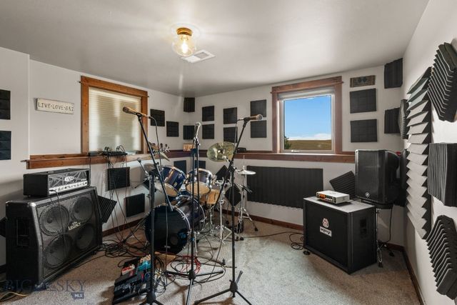 500 Prickly Pear, Manhattan, MT 59741