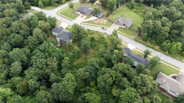 2413 N Quick Fox Avenue, Fayetteville, AR 72704