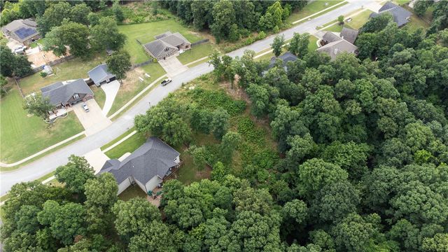 2413 N Quick Fox Avenue, Fayetteville, AR 72704