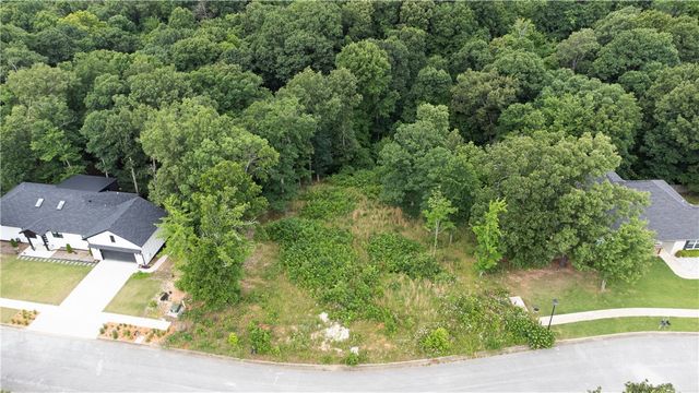 2413 N Quick Fox Avenue, Fayetteville, AR 72704