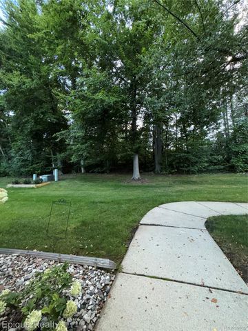 56173 Chesapeake Trail, Shelby Charter Township, MI 48316