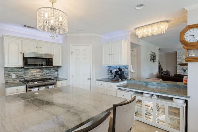 403 Sinclair DR, Spicewood, TX 78669