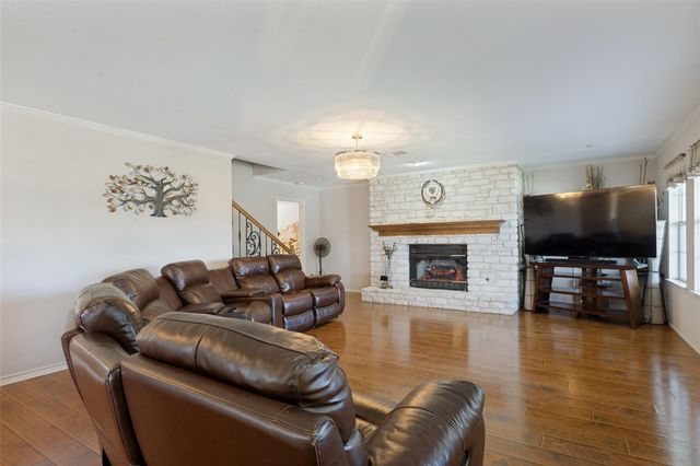 403 Sinclair DR, Spicewood, TX 78669