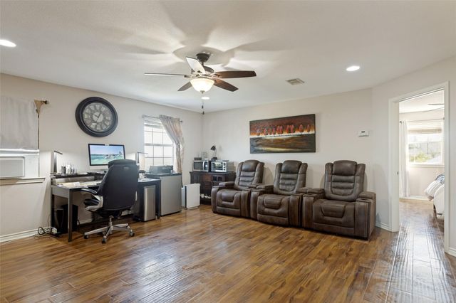 403 Sinclair DR, Spicewood, TX 78669