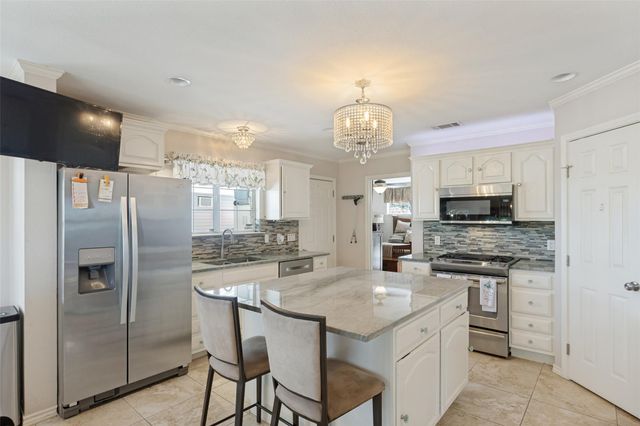 403 Sinclair DR, Spicewood, TX 78669