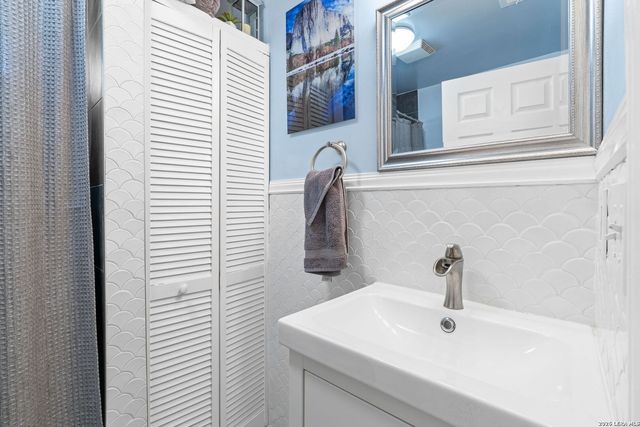 309 E Mistletoe, San Antonio, TX 78212