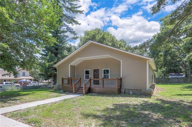 735 E Devon Street, Independence, MO 64055