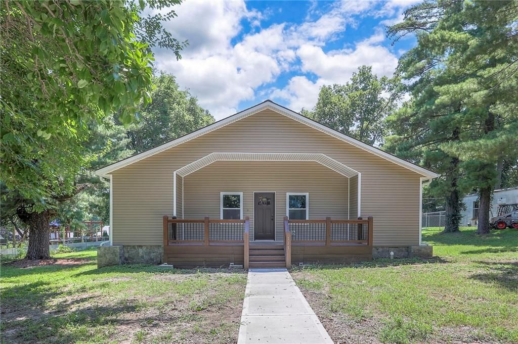 735 E Devon Street, Independence, MO 64055