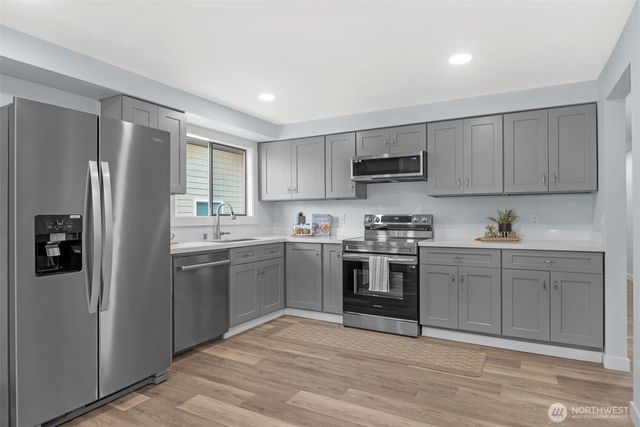 2402 Larlin Drive, Everett, WA 98203