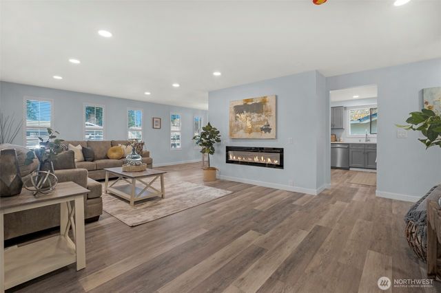 2402 Larlin Drive, Everett, WA 98203