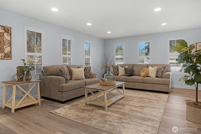 2402 Larlin Drive, Everett, WA 98203