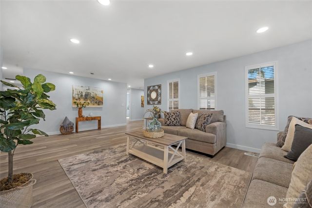 2402 Larlin Drive, Everett, WA 98203