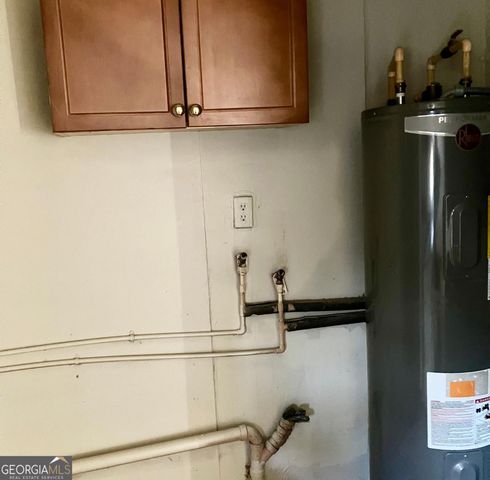 1037 Mountain View Road NW, Conyers, GA 30012