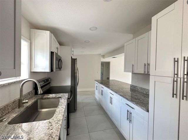 2240 Estey AVE, Naples, FL 34104