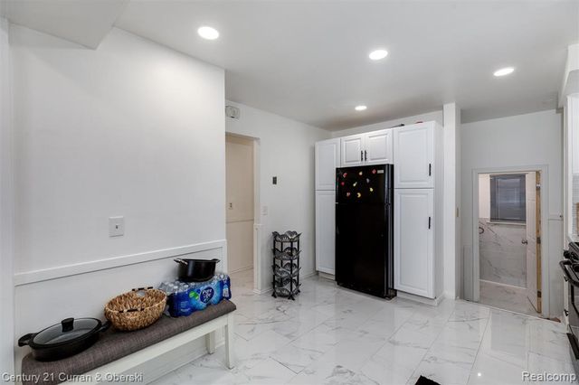 26752 Midway Street, Dearborn Heights, MI 48127