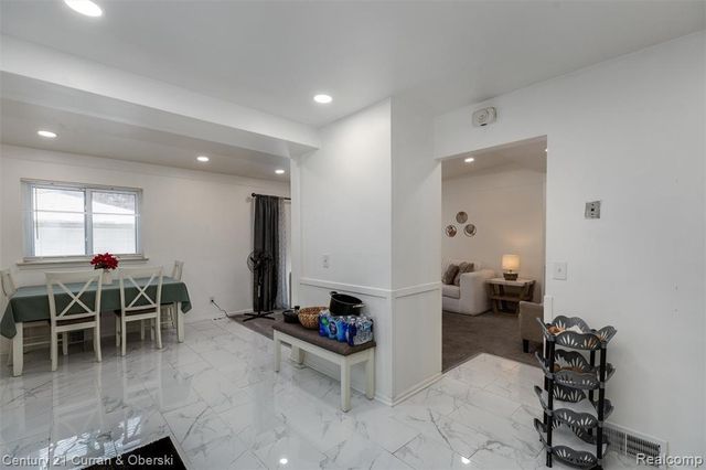 26752 Midway Street, Dearborn Heights, MI 48127