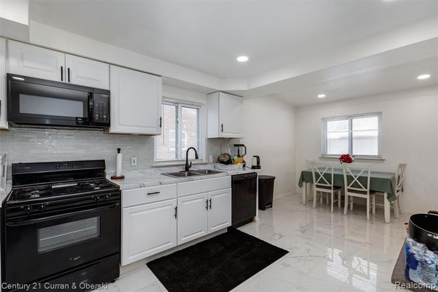 26752 Midway Street, Dearborn Heights, MI 48127