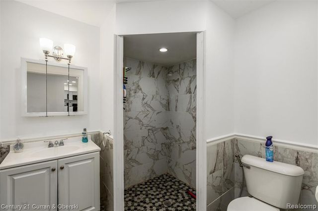 26752 Midway Street, Dearborn Heights, MI 48127