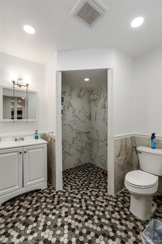 26752 Midway Street, Dearborn Heights, MI 48127