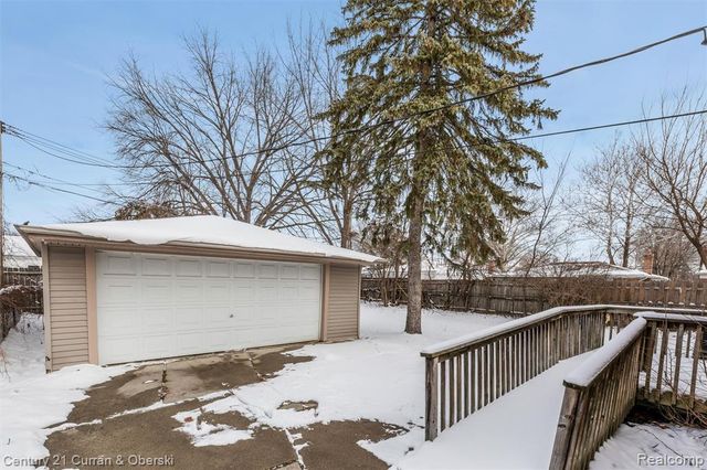 26752 Midway Street, Dearborn Heights, MI 48127