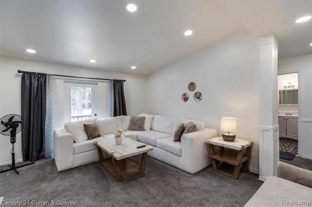 26752 Midway Street, Dearborn Heights, MI 48127