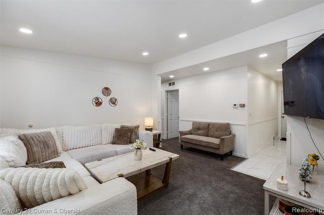 26752 Midway Street, Dearborn Heights, MI 48127