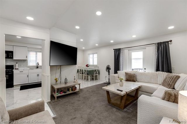 26752 Midway Street, Dearborn Heights, MI 48127