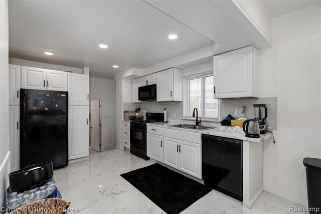 26752 Midway Street, Dearborn Heights, MI 48127