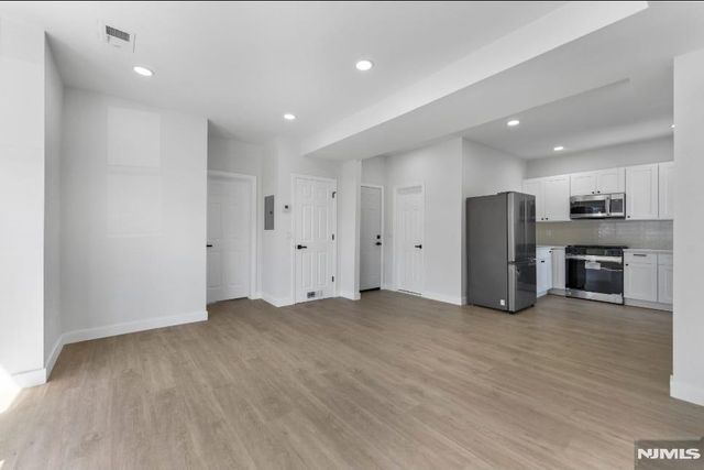 437 Bramhall Avenue, Jersey City, NJ 07304