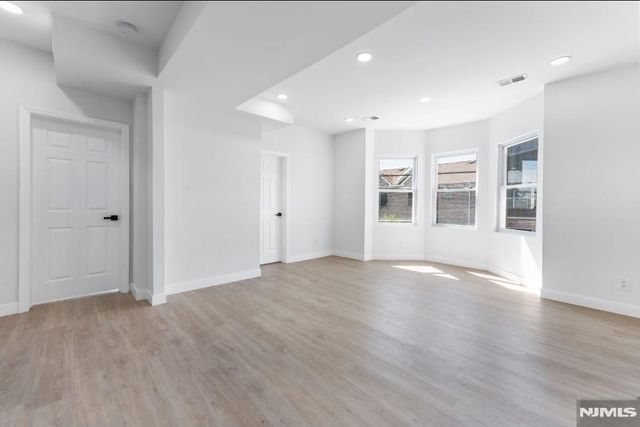 437 Bramhall Avenue, Jersey City, NJ 07304