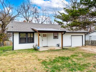 605 E Oak Street, Ozark, MO 65721