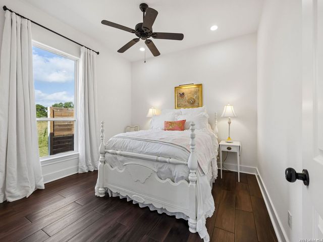 109 Serapia Garza, Blanco, TX 78606