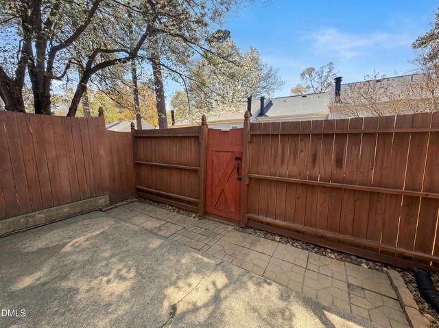 5621 Split Oak Way, Raleigh, NC 27609