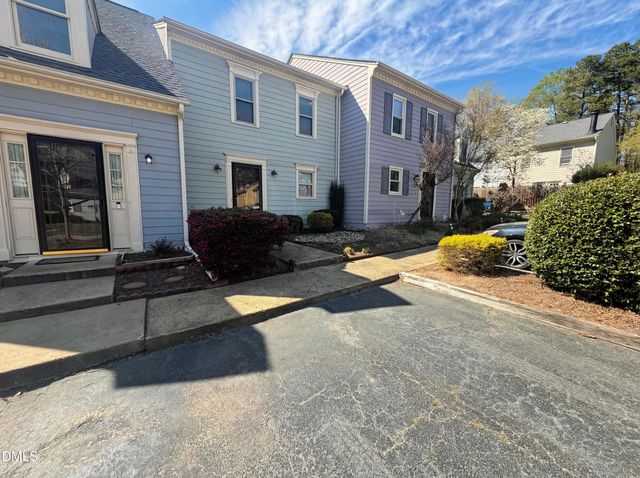 5621 Split Oak Way, Raleigh, NC 27609