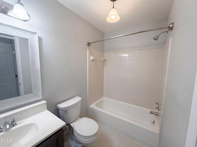 5621 Split Oak Way, Raleigh, NC 27609