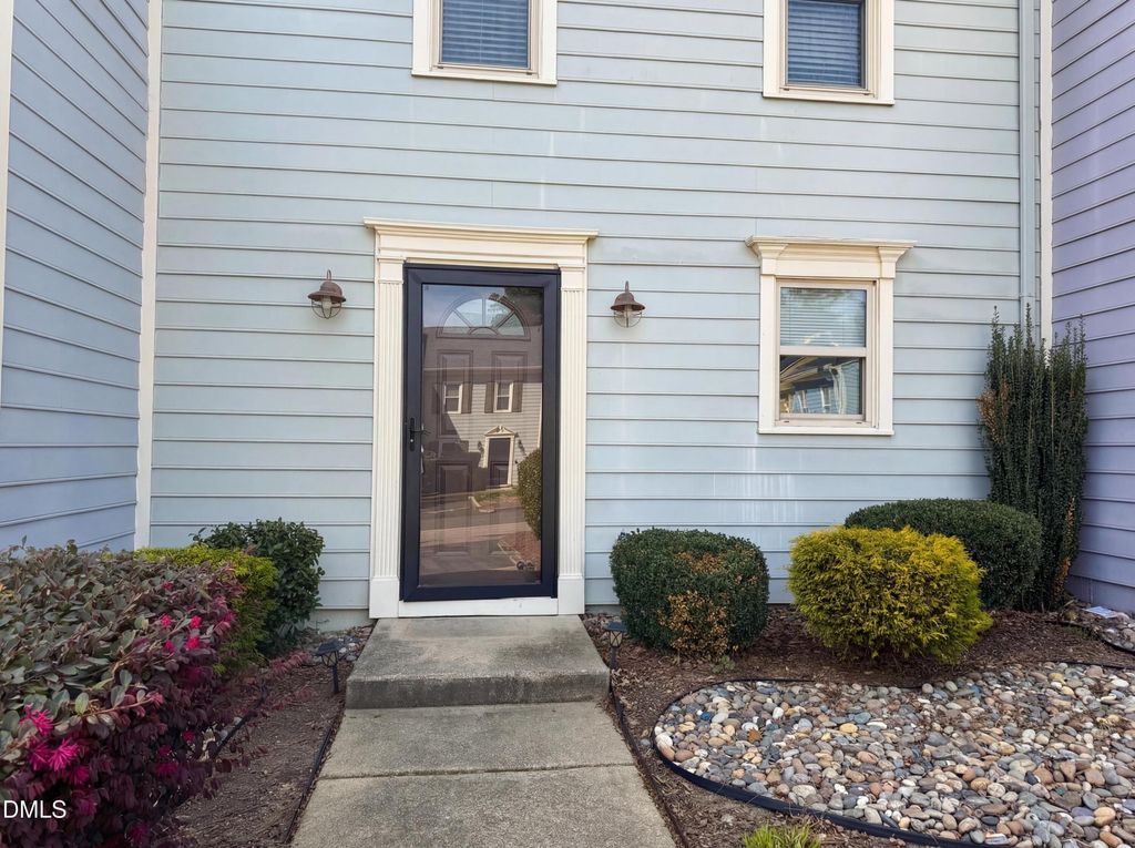 5621 Split Oak Way, Raleigh, NC 27609