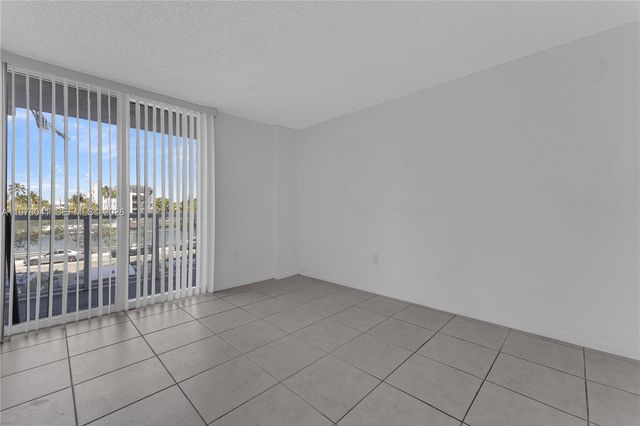 2457 Collins Ave 201, Miami Beach, FL 33140