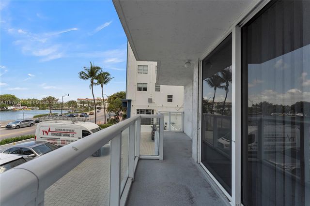 2457 Collins Ave 201, Miami Beach, FL 33140
