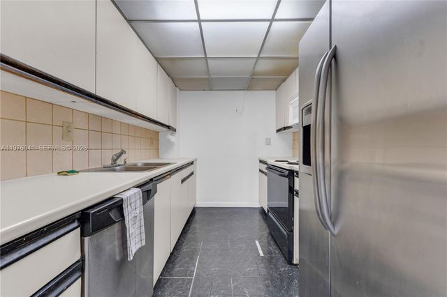 2457 Collins Ave 201, Miami Beach, FL 33140