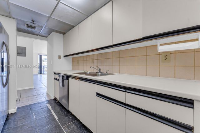 2457 Collins Ave 201, Miami Beach, FL 33140