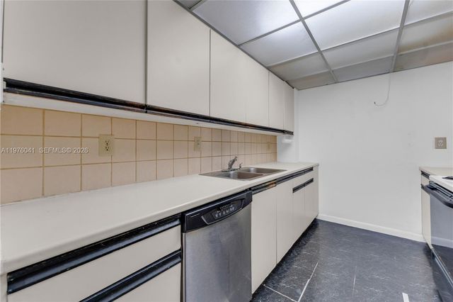 2457 Collins Ave 201, Miami Beach, FL 33140