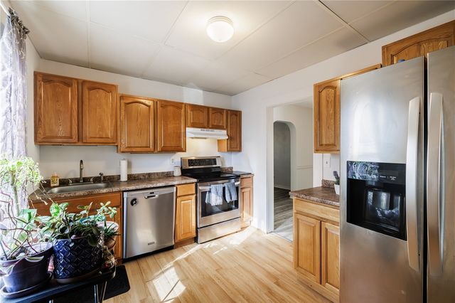 212 East Maple Avenue, East Rochester, NY 14445