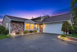 1375 Borden Drive, Elgin, IL 60120