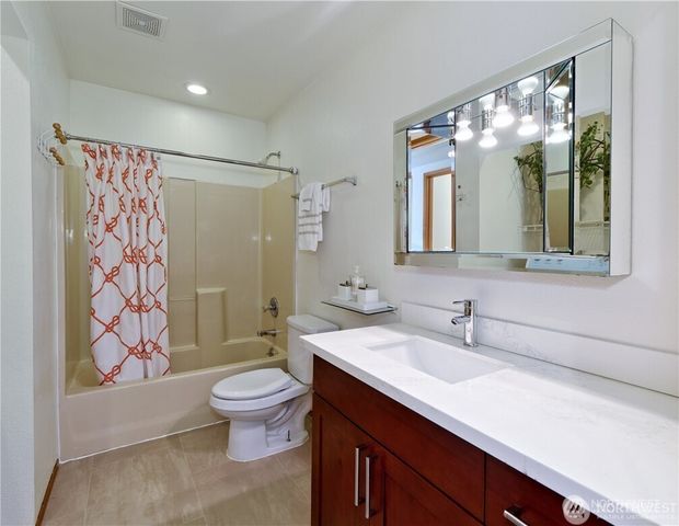 6750 28th Avenue S, Seattle, WA 98108