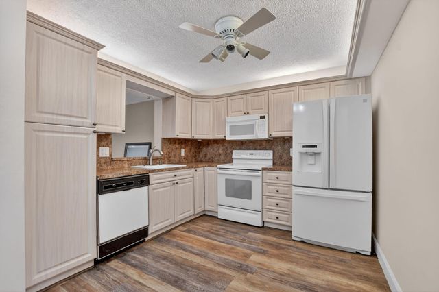 18900 Haywood Terrace 6, Boca Raton, FL 33496