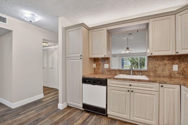 18900 Haywood Terrace 6, Boca Raton, FL 33496