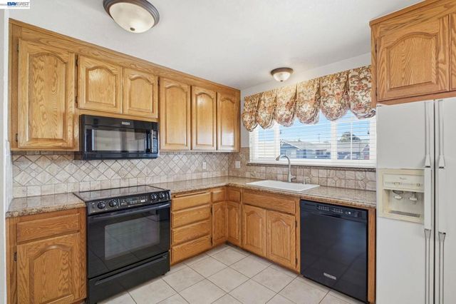 930 Castle St, San Leandro, CA 94578